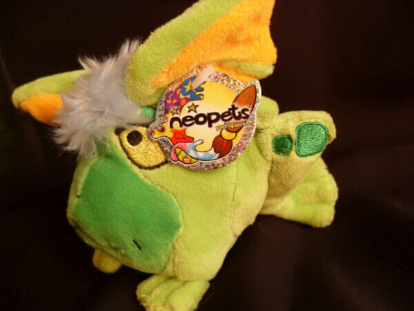 2004 Neopets Limited Too mini Mortog plush toy, tag close-up.