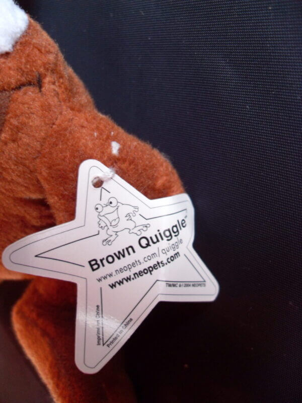 2005 Neopets McDonald's promo plush toy, Brown Quiggle tag.