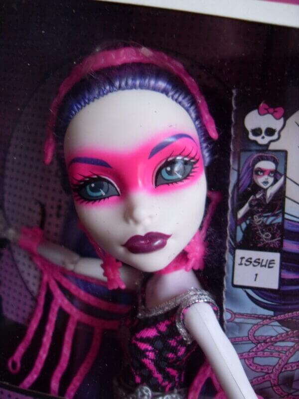 2013 Monster High: Power Ghouls - Spectra Vondergeist as Polterghoul, doll face paint detail.