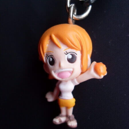 Log Memories 01: One Piece - Nami keychain, front view.