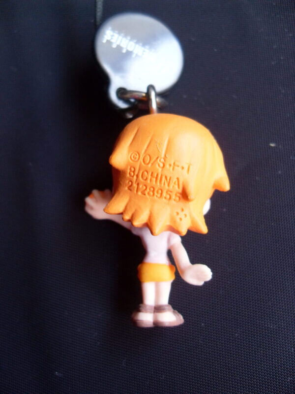 Log Memories 01: One Piece - Nami keychain, back view.