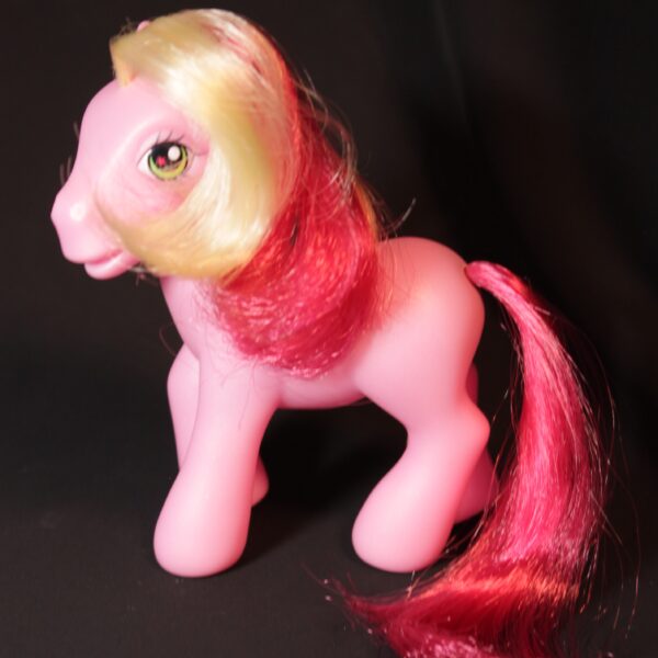 My Little Pony: Generation 3 - Butter Pop, front view.