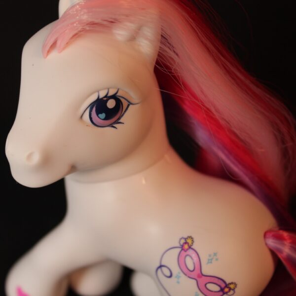 My Little Pony: Generation 3 - Frilly Frocks, face close-up.