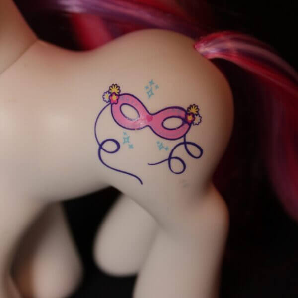 My Little Pony: Generation 3 - Frilly Frocks, Cutie Mark detail.