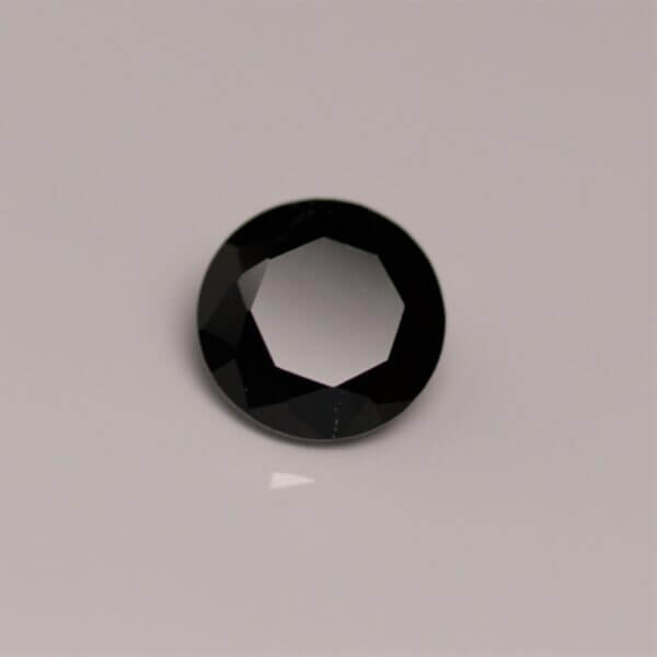 Black Spinel, 8mm round cut, top view.