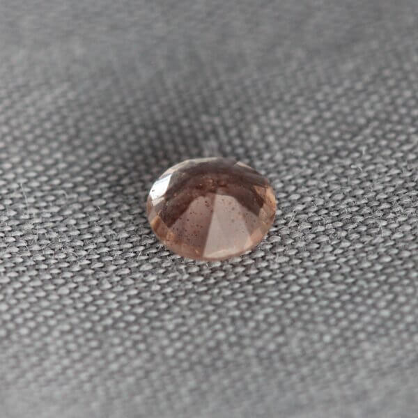 Oregon Sunstone, 4mm round, bottom view.