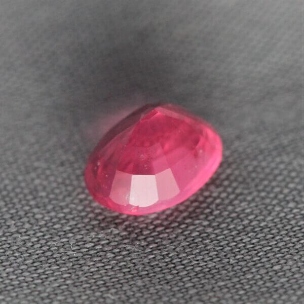 Mahenge Spinel, 7x5mm oval cut, back view.