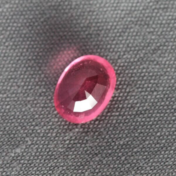 Mahenge Spinel, 7x5mm oval cut, back view.