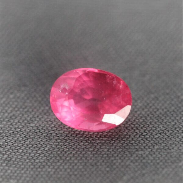 Mahenge Spinel, 7x5mm oval cut, front view.