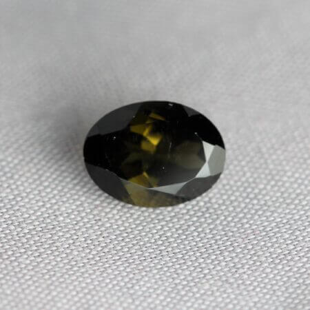 Tourmaline, 8x6mm oval cut, front view.