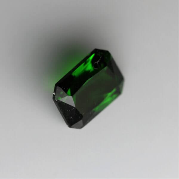 Chrome Diopside, 7x5mm octagon cut, side view.