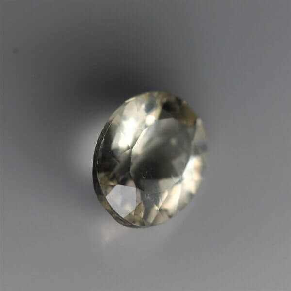 Labradorite, 10x8mm oval cut, side view.