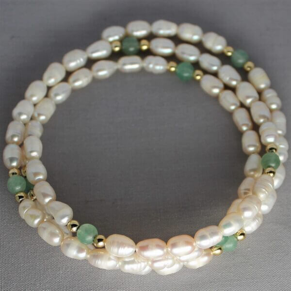 Freshwater Pearl and Jadeite bracelet, front view.