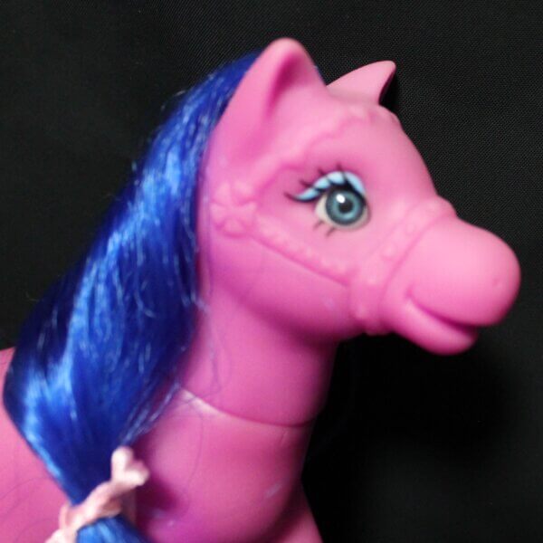 Gi-Go Toys: Wonder Pony Land - pink body, face close-up.