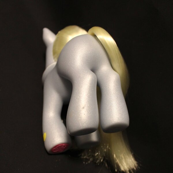 My Little Pony: Generation 3 - Moondancer, damage detail.